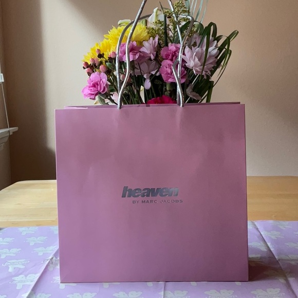 🧸 HEAVEN BY MARC JACOBS  SHOPPING BAG AND TISSUE PAPER 🧸 NWOT 🧸 - Picture 8 of 16